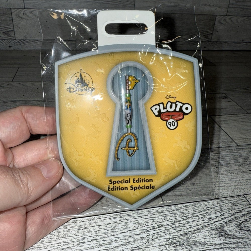 ✨ Disney Key‎ Pluto 90th Anniversary Key Pin Limited Edition - RARE ✨